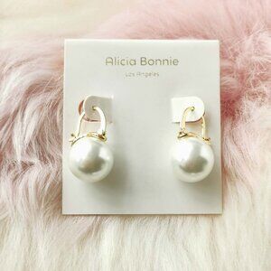 Alicia Bonnie gold Blanche White Pearl Earrings
